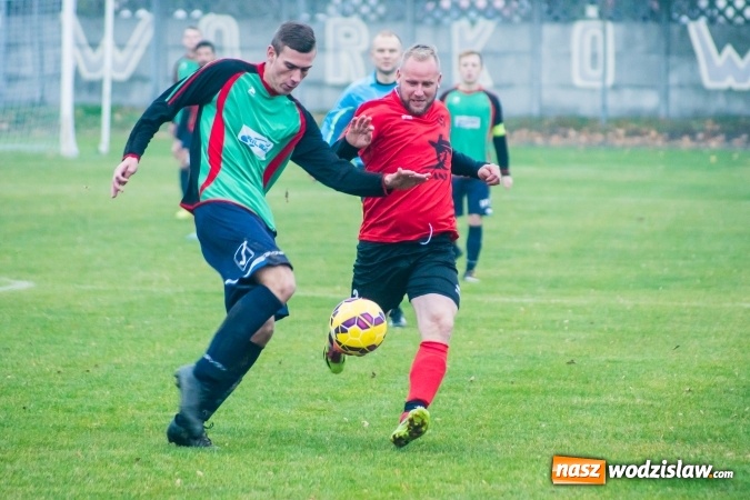 Zdjęcie w galerii na portalu naszwodzislaw.com: A klasa. Totalna demolka w Tworkowie wiadomości z regionu