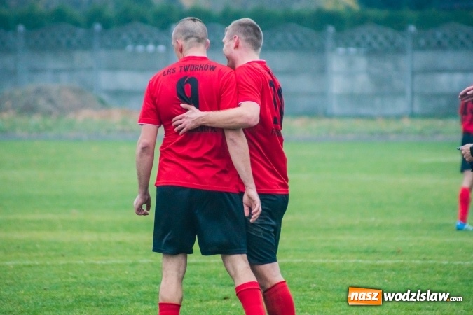 Zdjęcie w galerii na portalu naszwodzislaw.com: A klasa. Totalna demolka w Tworkowie wiadomości z regionu