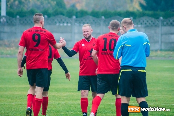 Zdjęcie w galerii na portalu naszwodzislaw.com: A klasa. Totalna demolka w Tworkowie wiadomości z regionu