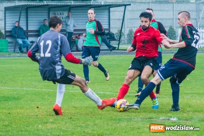 Zdjęcie w galerii na portalu naszwodzislaw.com: A klasa. Totalna demolka w Tworkowie wiadomości z regionu