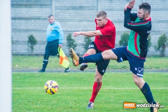 Zdjęcie w galerii na portalu naszwodzislaw.com: A klasa. Totalna demolka w Tworkowie wiadomości z regionu