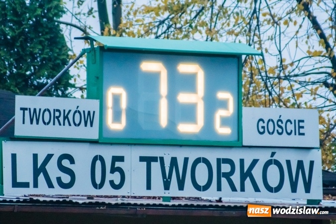 Zdjęcie w galerii na portalu naszwodzislaw.com: A klasa. Totalna demolka w Tworkowie wiadomości z regionu