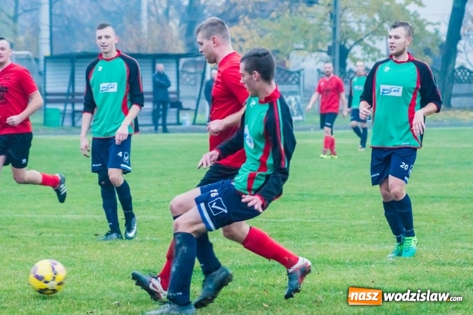 Zdjęcie w galerii na portalu naszwodzislaw.com: A klasa. Totalna demolka w Tworkowie wiadomości z regionu