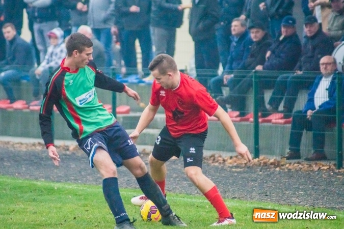 Zdjęcie w galerii na portalu naszwodzislaw.com: A klasa. Totalna demolka w Tworkowie wiadomości z regionu