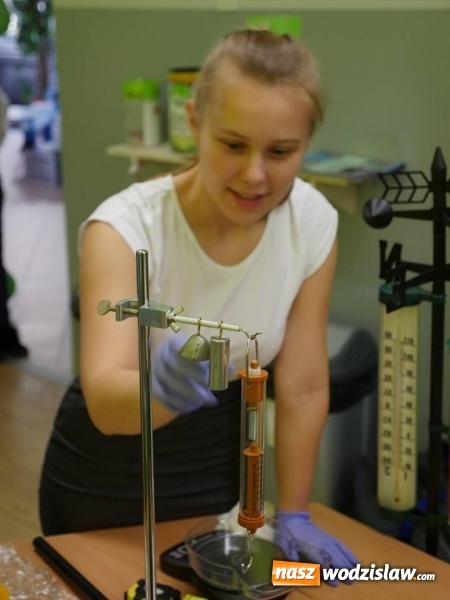 Zdjęcie w galerii na portalu naszwodzislaw.com: W wodzisławskiej SP 10 otwarto Zieloną Pracownię wiadomości z regionu