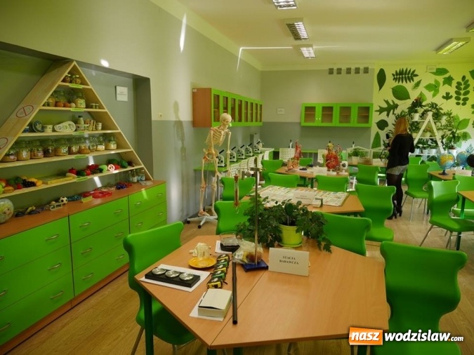 Zdjęcie w galerii na portalu naszwodzislaw.com: W wodzisławskiej SP 10 otwarto Zieloną Pracownię wiadomości z regionu