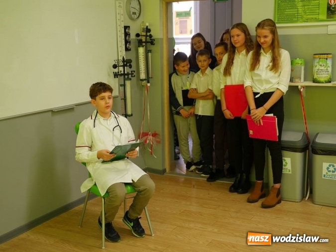 Zdjęcie w galerii na portalu naszwodzislaw.com: W wodzisławskiej SP 10 otwarto Zieloną Pracownię wiadomości z regionu