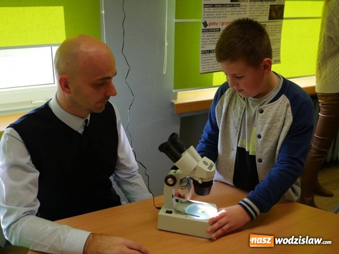 Zdjęcie w galerii na portalu naszwodzislaw.com: W wodzisławskiej SP 10 otwarto Zieloną Pracownię wiadomości z regionu