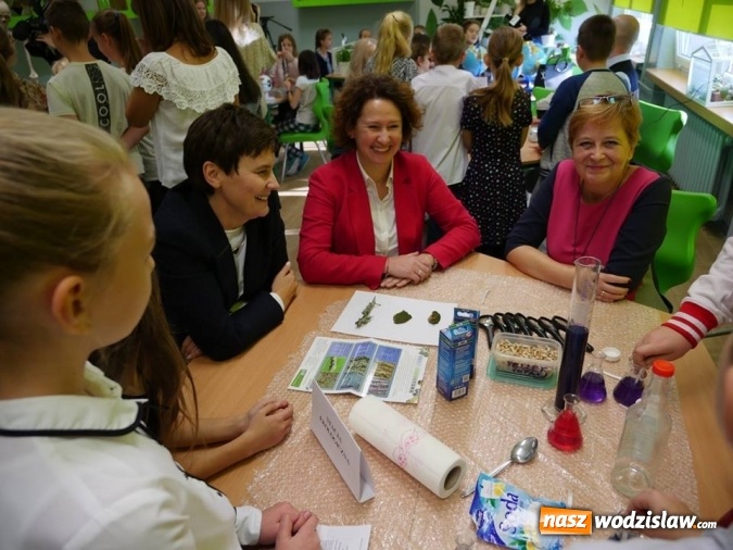 Zdjęcie w galerii na portalu naszwodzislaw.com: W wodzisławskiej SP 10 otwarto Zieloną Pracownię wiadomości z regionu