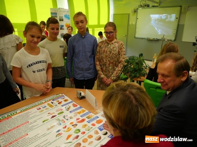 Zdjęcie w galerii na portalu naszwodzislaw.com: W wodzisławskiej SP 10 otwarto Zieloną Pracownię wiadomości z regionu