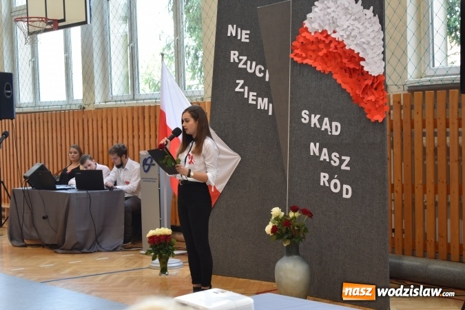 Zdjęcie w galerii na portalu naszwodzislaw.com: W wodzisławskim ZSE bili rekord dla Niepodległej wiadomości z regionu