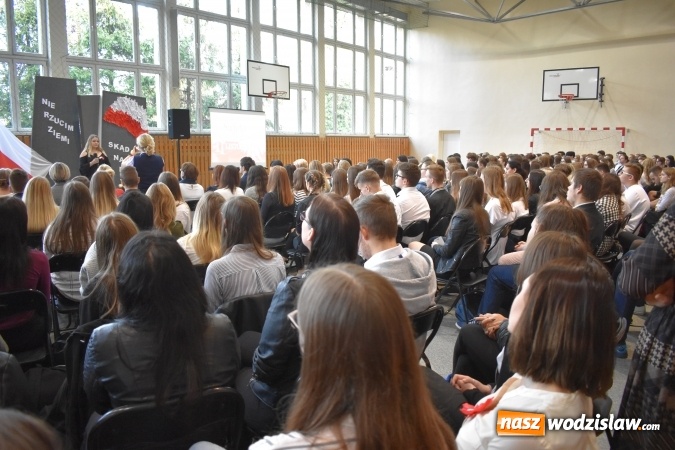 Zdjęcie w galerii na portalu naszwodzislaw.com: W wodzisławskim ZSE bili rekord dla Niepodległej wiadomości z regionu