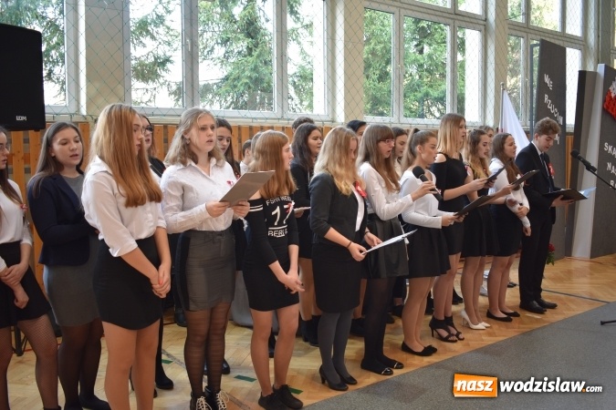 Zdjęcie w galerii na portalu naszwodzislaw.com: W wodzisławskim ZSE bili rekord dla Niepodległej wiadomości z regionu