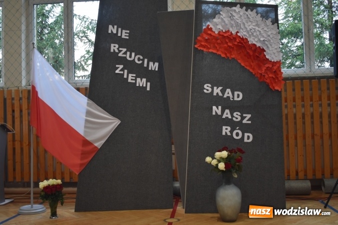 Zdjęcie w galerii na portalu naszwodzislaw.com: W wodzisławskim ZSE bili rekord dla Niepodległej wiadomości z regionu