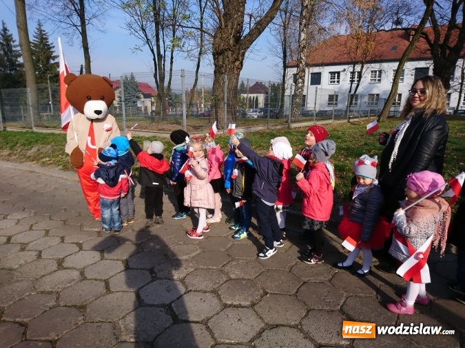 Zdjęcie w galerii na portalu naszwodzislaw.com: Stulecie Niepodległej w przedszkolu im. Misia Uszatka w Pszowie wiadomości z regionu