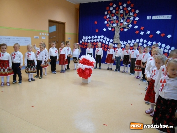 Zdjęcie w galerii na portalu naszwodzislaw.com: Przedszkolaki tańczyły i śpiewały dla Niepodległej wiadomości z regionu