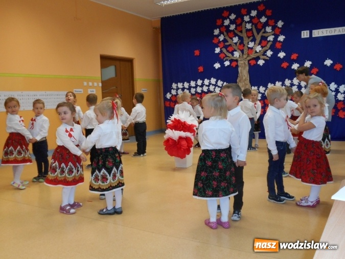 Zdjęcie w galerii na portalu naszwodzislaw.com: Przedszkolaki tańczyły i śpiewały dla Niepodległej wiadomości z regionu