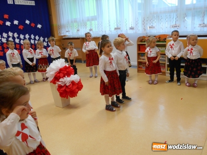 Zdjęcie w galerii na portalu naszwodzislaw.com: Przedszkolaki tańczyły i śpiewały dla Niepodległej wiadomości z regionu