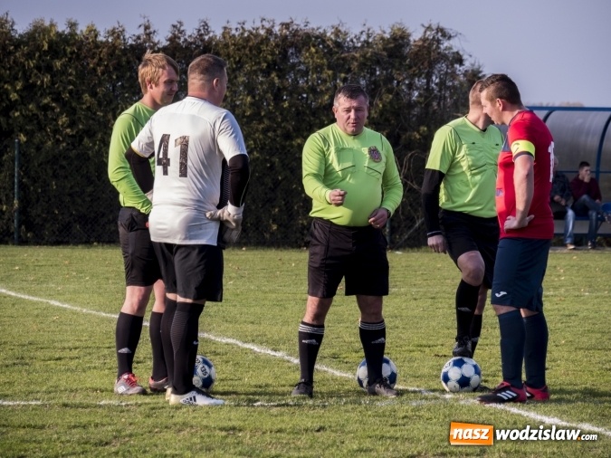 Zdjęcie w galerii na portalu naszwodzislaw.com: Markowice kontra Bełsznica. Wszystko rozegrało się w drugiej połowie wiadomości z regionu