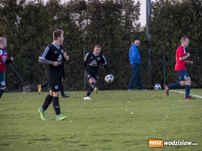 Zdjęcie w galerii na portalu naszwodzislaw.com: Markowice kontra Bełsznica. Wszystko rozegrało się w drugiej połowie wiadomości z regionu