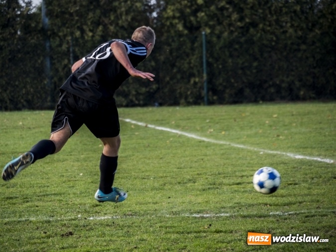 Zdjęcie w galerii na portalu naszwodzislaw.com: Markowice kontra Bełsznica. Wszystko rozegrało się w drugiej połowie wiadomości z regionu