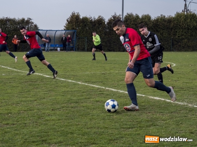 Zdjęcie w galerii na portalu naszwodzislaw.com: Markowice kontra Bełsznica. Wszystko rozegrało się w drugiej połowie wiadomości z regionu