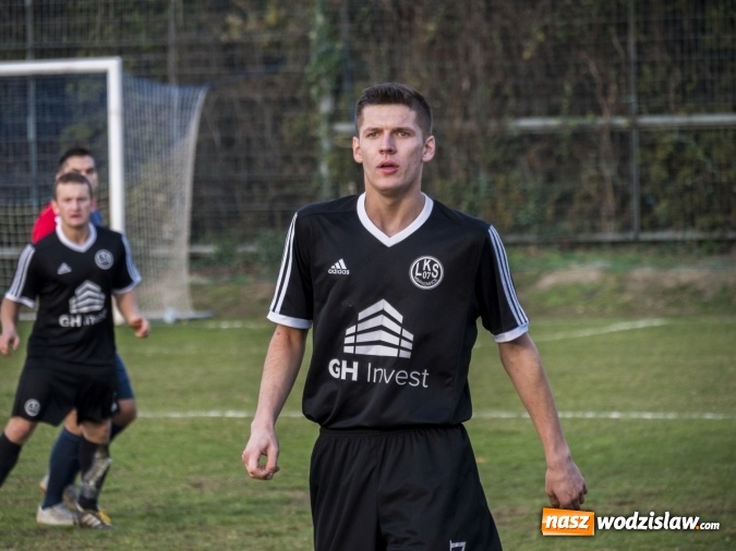 Zdjęcie w galerii na portalu naszwodzislaw.com: Markowice kontra Bełsznica. Wszystko rozegrało się w drugiej połowie wiadomości z regionu