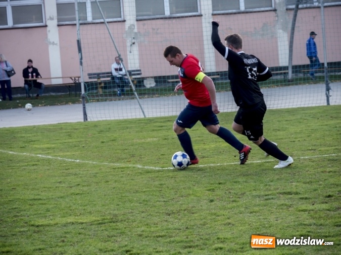 Zdjęcie w galerii na portalu naszwodzislaw.com: Markowice kontra Bełsznica. Wszystko rozegrało się w drugiej połowie wiadomości z regionu