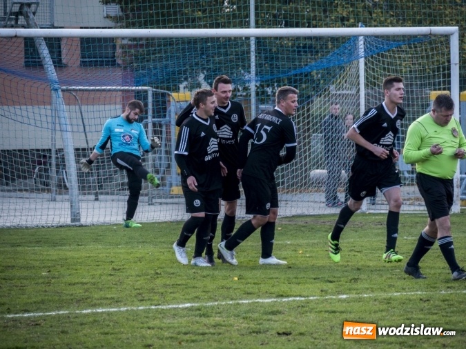 Zdjęcie w galerii na portalu naszwodzislaw.com: Markowice kontra Bełsznica. Wszystko rozegrało się w drugiej połowie wiadomości z regionu