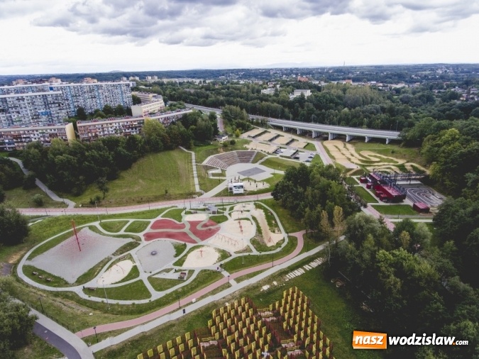 Zdjęcie w galerii na portalu naszwodzislaw.com: Przygotowania do zimy w Rodzinnym Parku Rozrywki wiadomości z regionu