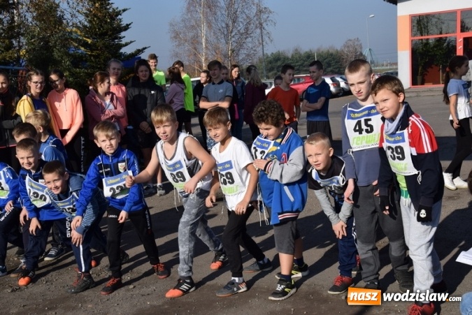 Zdjęcie w galerii na portalu naszwodzislaw.com: Gminny bieg uliczny z UMKS Delfin Mszana wiadomości z regionu