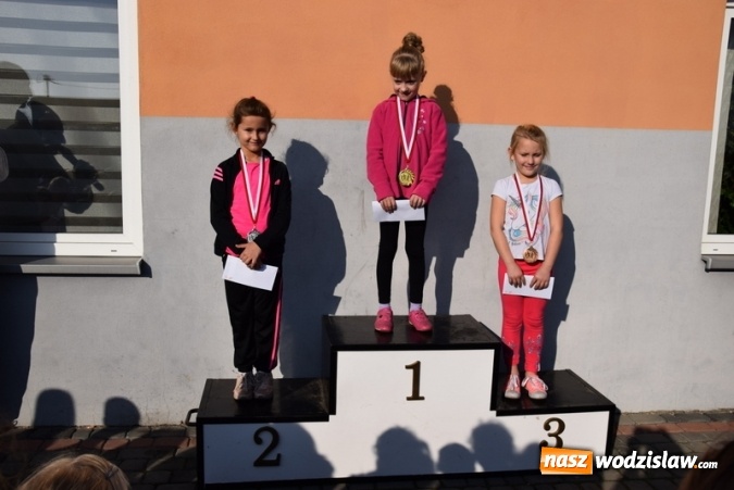Zdjęcie w galerii na portalu naszwodzislaw.com: Gminny bieg uliczny z UMKS Delfin Mszana wiadomości z regionu