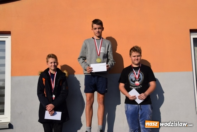 Zdjęcie w galerii na portalu naszwodzislaw.com: Gminny bieg uliczny z UMKS Delfin Mszana wiadomości z regionu