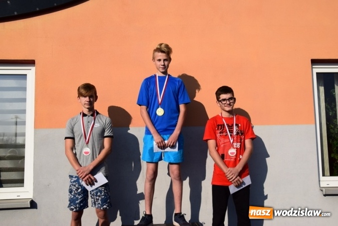 Zdjęcie w galerii na portalu naszwodzislaw.com: Gminny bieg uliczny z UMKS Delfin Mszana wiadomości z regionu