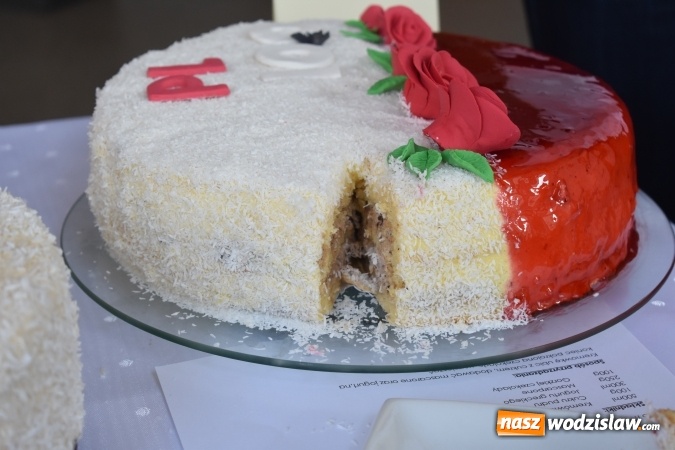 Zdjęcie w galerii na portalu naszwodzislaw.com: Słodkie sto lat Niepodległej w wodzisławskim Ekonomiku wiadomości z regionu