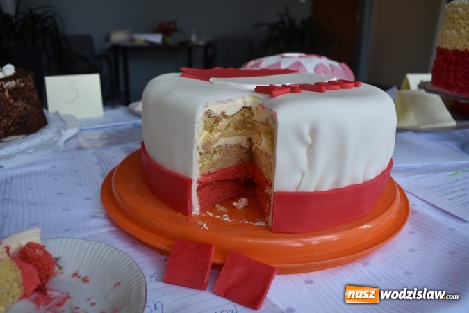 Zdjęcie w galerii na portalu naszwodzislaw.com: Słodkie sto lat Niepodległej w wodzisławskim Ekonomiku wiadomości z regionu