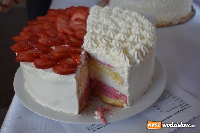 Zdjęcie w galerii na portalu naszwodzislaw.com: Słodkie sto lat Niepodległej w wodzisławskim Ekonomiku wiadomości z regionu