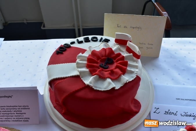 Zdjęcie w galerii na portalu naszwodzislaw.com: Słodkie sto lat Niepodległej w wodzisławskim Ekonomiku wiadomości z regionu