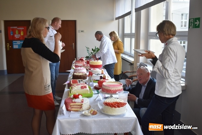 Zdjęcie w galerii na portalu naszwodzislaw.com: Słodkie sto lat Niepodległej w wodzisławskim Ekonomiku wiadomości z regionu