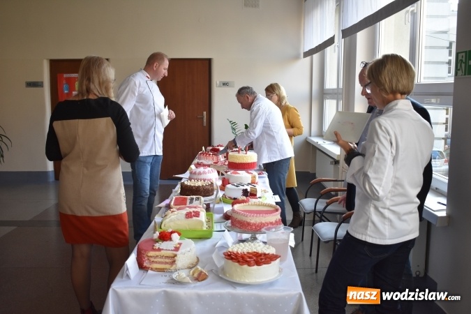 Zdjęcie w galerii na portalu naszwodzislaw.com: Słodkie sto lat Niepodległej w wodzisławskim Ekonomiku wiadomości z regionu