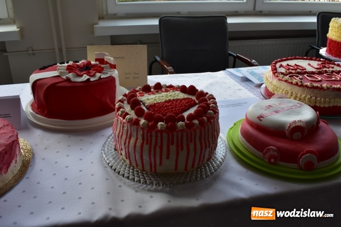 Zdjęcie w galerii na portalu naszwodzislaw.com: Słodkie sto lat Niepodległej w wodzisławskim Ekonomiku wiadomości z regionu