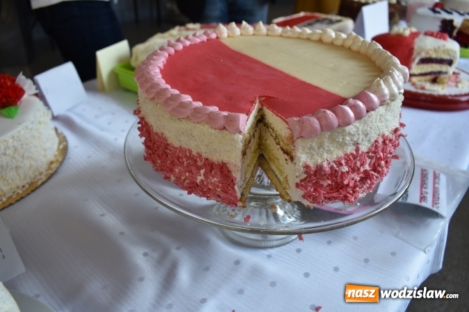 Zdjęcie w galerii na portalu naszwodzislaw.com: Słodkie sto lat Niepodległej w wodzisławskim Ekonomiku wiadomości z regionu