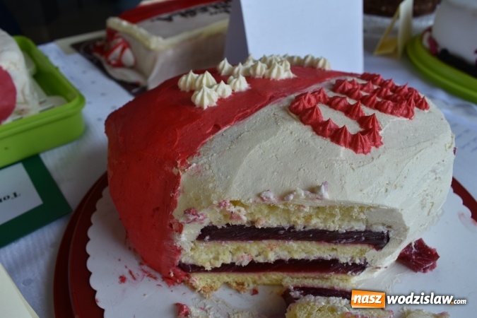 Zdjęcie w galerii na portalu naszwodzislaw.com: Słodkie sto lat Niepodległej w wodzisławskim Ekonomiku wiadomości z regionu