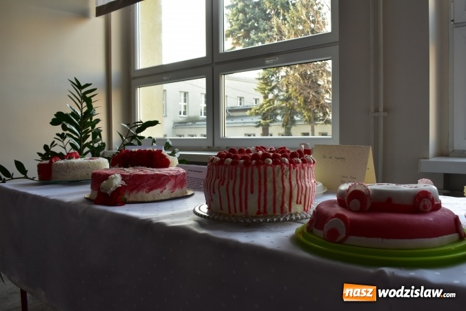 Zdjęcie w galerii na portalu naszwodzislaw.com: Słodkie sto lat Niepodległej w wodzisławskim Ekonomiku wiadomości z regionu