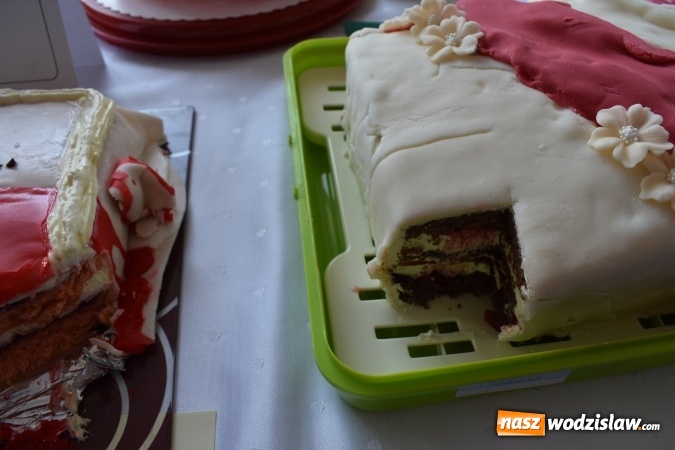 Zdjęcie w galerii na portalu naszwodzislaw.com: Słodkie sto lat Niepodległej w wodzisławskim Ekonomiku wiadomości z regionu