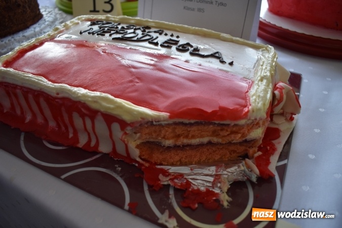 Zdjęcie w galerii na portalu naszwodzislaw.com: Słodkie sto lat Niepodległej w wodzisławskim Ekonomiku wiadomości z regionu