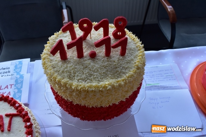 Zdjęcie w galerii na portalu naszwodzislaw.com: Słodkie sto lat Niepodległej w wodzisławskim Ekonomiku wiadomości z regionu