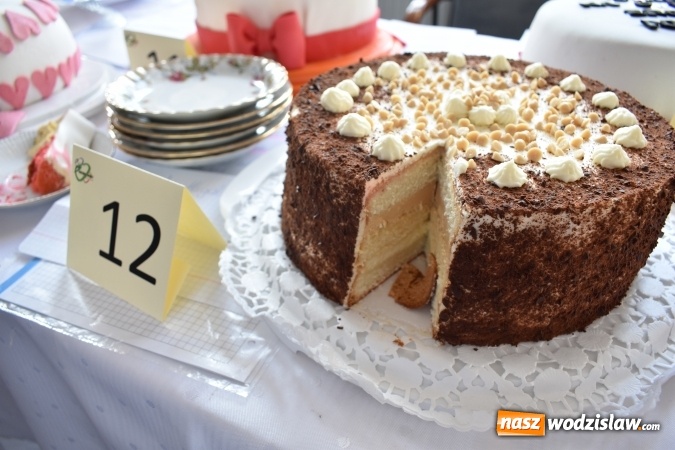 Zdjęcie w galerii na portalu naszwodzislaw.com: Słodkie sto lat Niepodległej w wodzisławskim Ekonomiku wiadomości z regionu