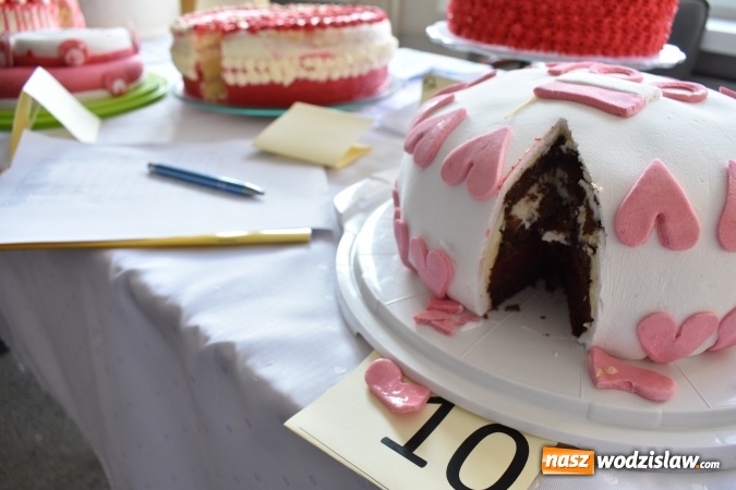 Zdjęcie w galerii na portalu naszwodzislaw.com: Słodkie sto lat Niepodległej w wodzisławskim Ekonomiku wiadomości z regionu