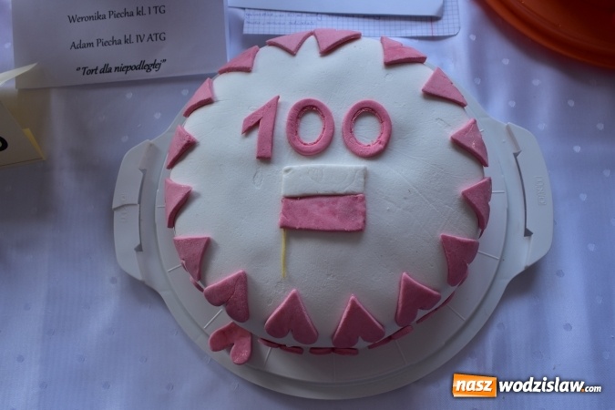 Zdjęcie w galerii na portalu naszwodzislaw.com: Słodkie sto lat Niepodległej w wodzisławskim Ekonomiku wiadomości z regionu